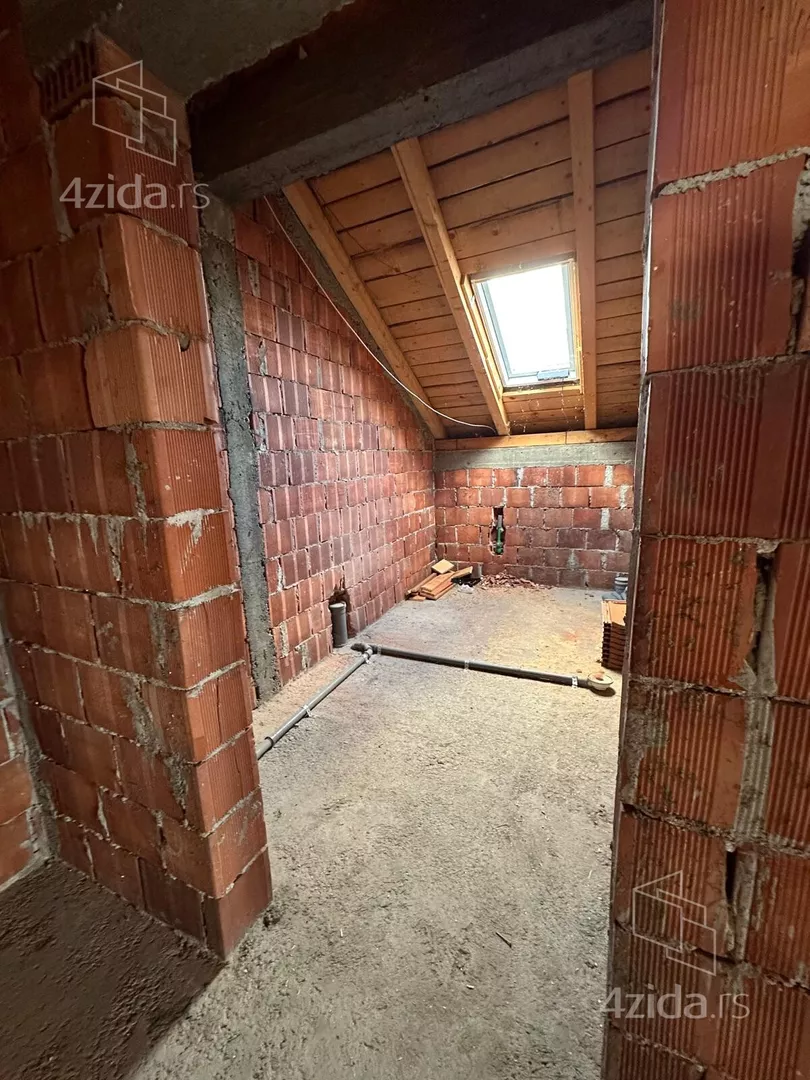 Četvoroiposoban stan | 4zida