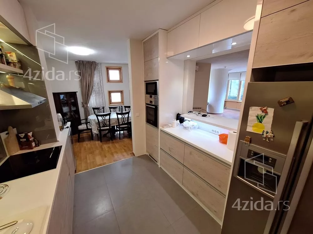 Petosoban stan | 4zida