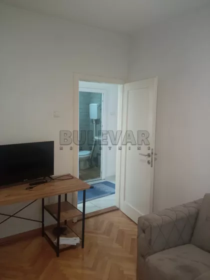 Zmaj Jovina | 4zida.rs