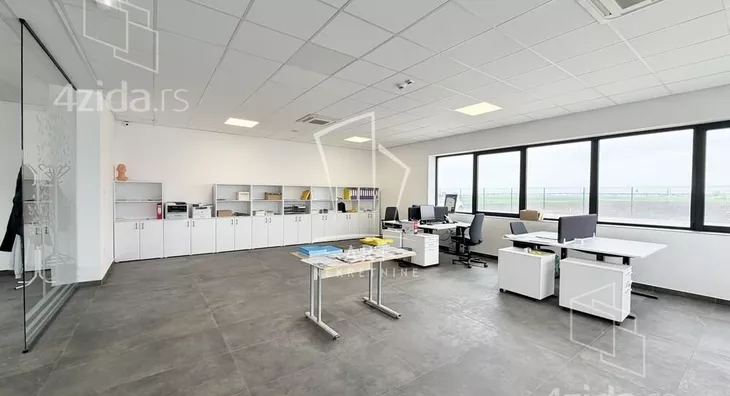 Poslovna zgrada | 4zida