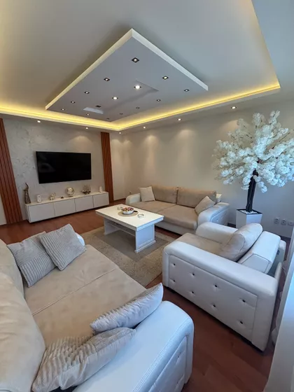 Milana Rakića 23 | 4zida.rs