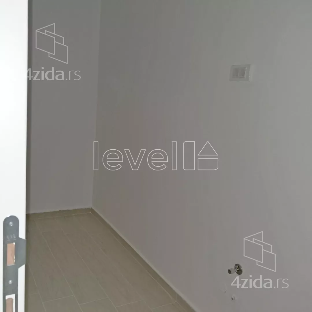 Šestosoban stan | 4zida