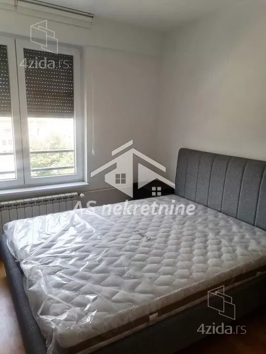 Četvoroiposoban stan | 4zida