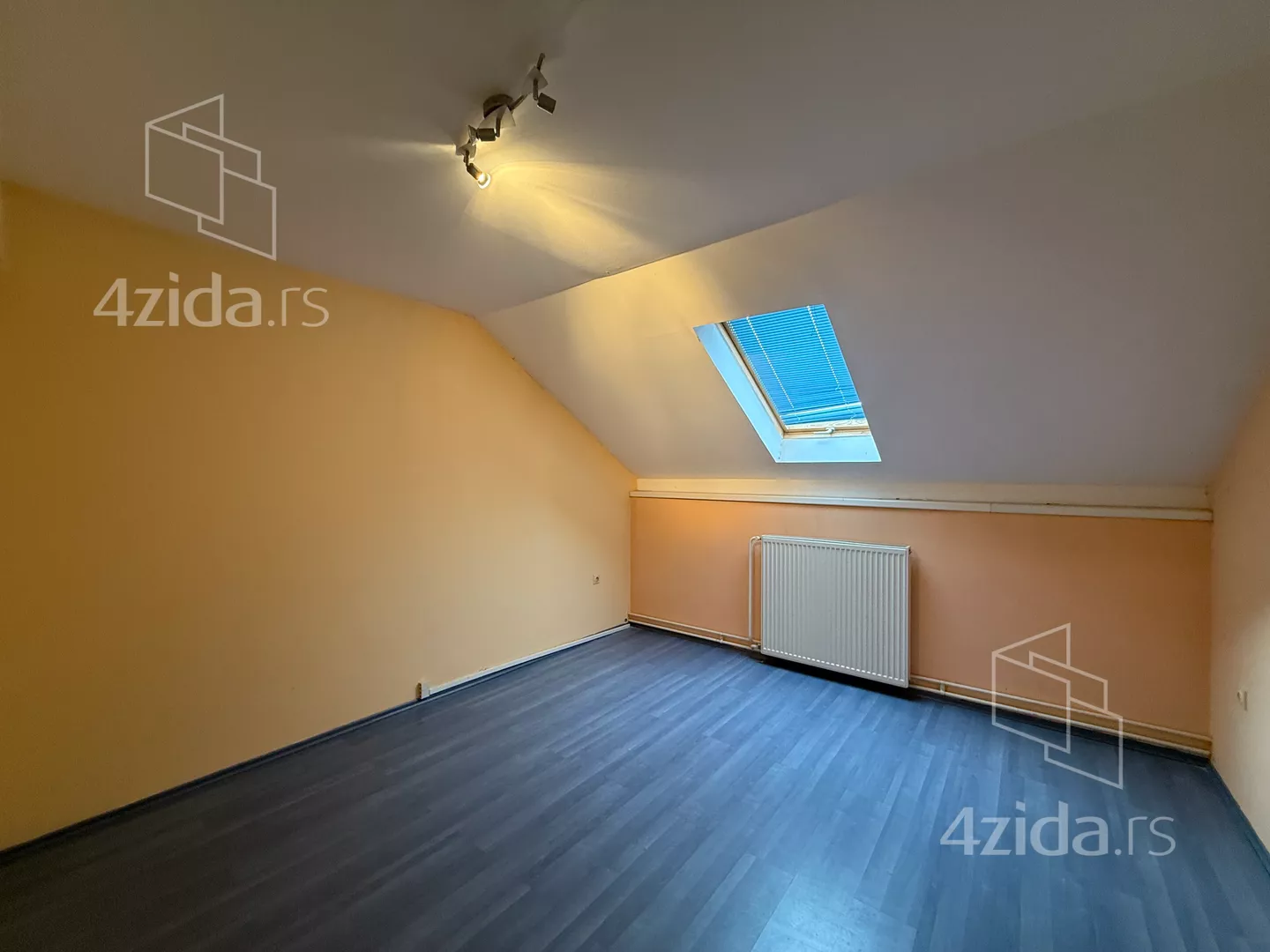 Poslovna zgrada | 4zida