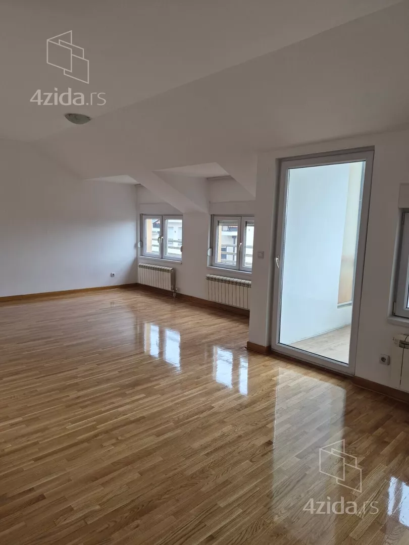 Četvoroiposoban stan | 4zida