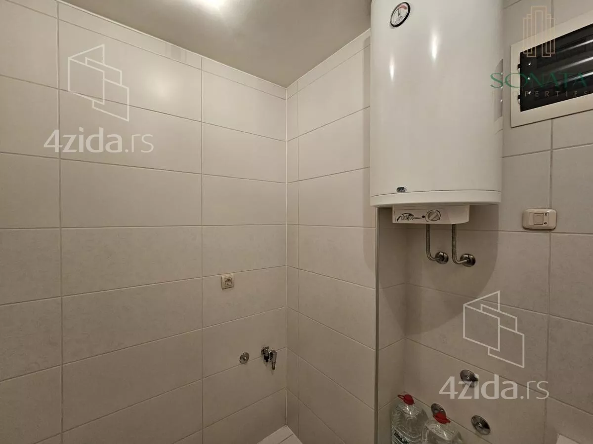 Šestosoban stan | 4zida