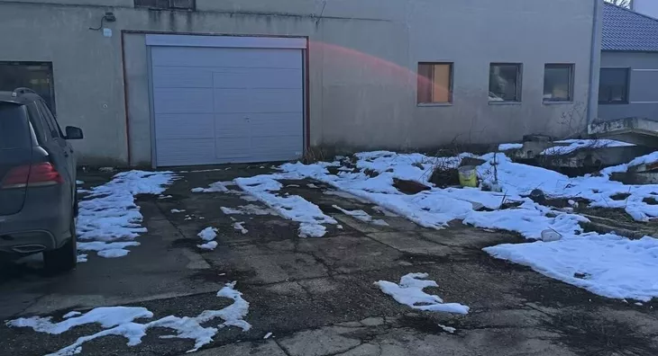 Poslovna zgrada | 4zida