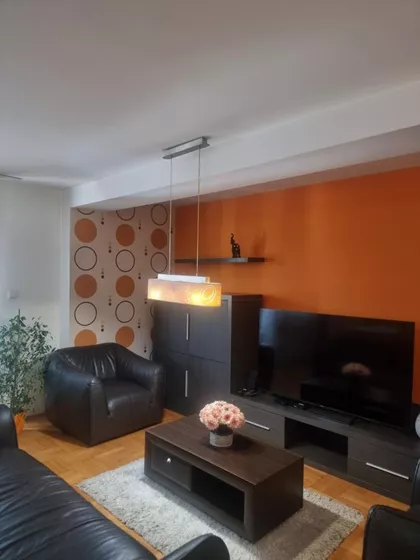 Crveni Pevac | 4zida.rs