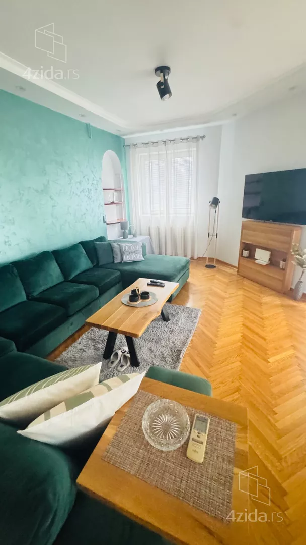 Četvoroiposoban stan | 4zida
