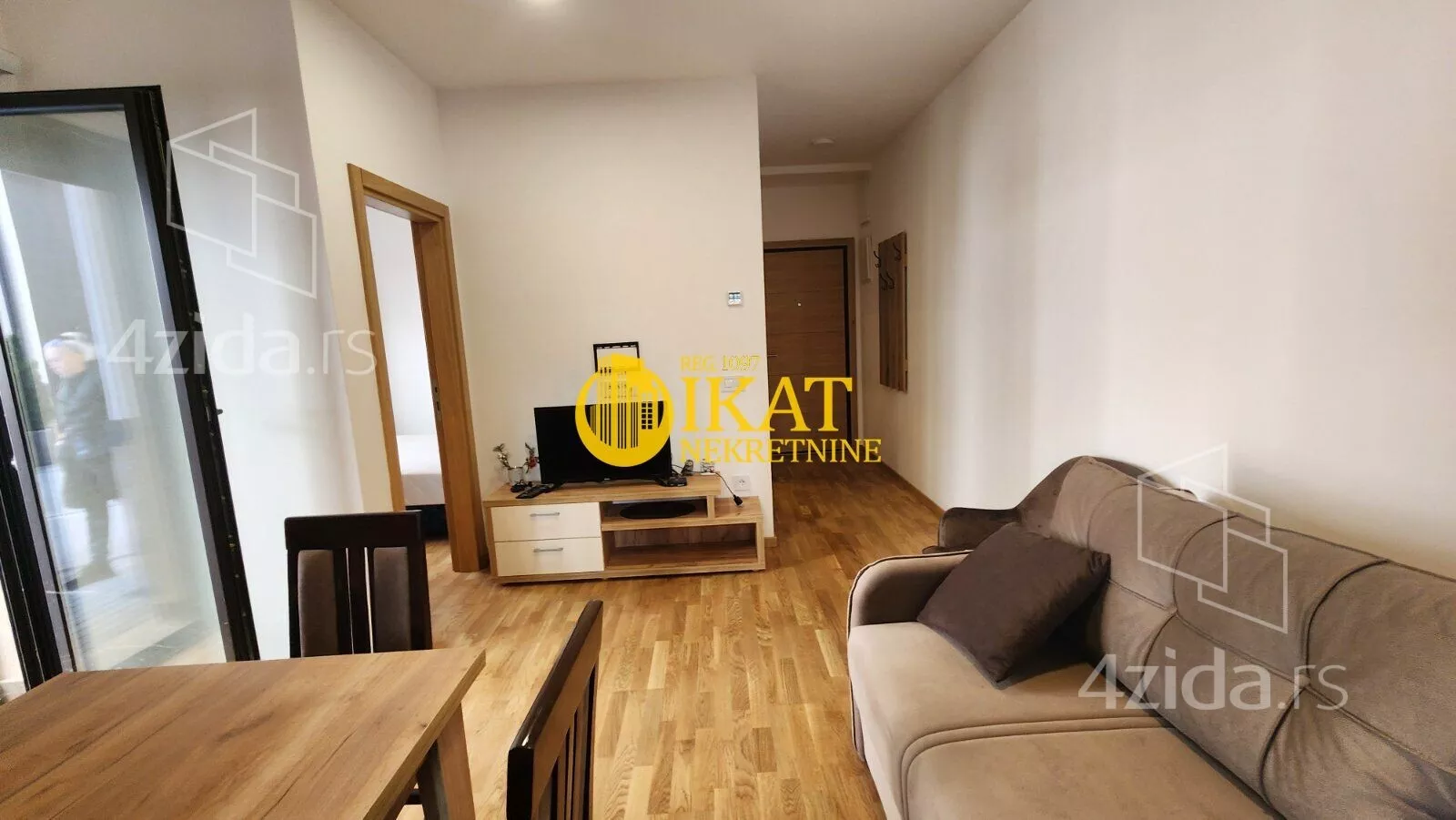 Jednoiposoban stan | 4zida