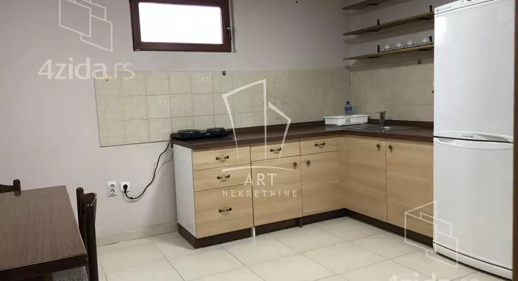 Četvoroiposoban stan | 4zida