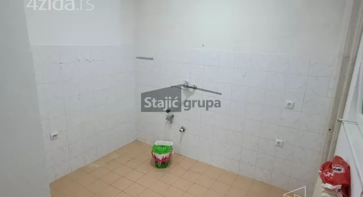 Četvoroiposoban stan | 4zida
