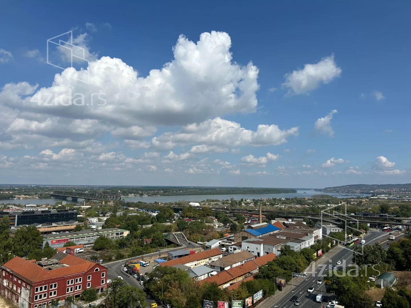 Četvoroiposoban stan | 4zida