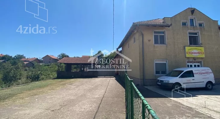 Poslovna zgrada | 4zida