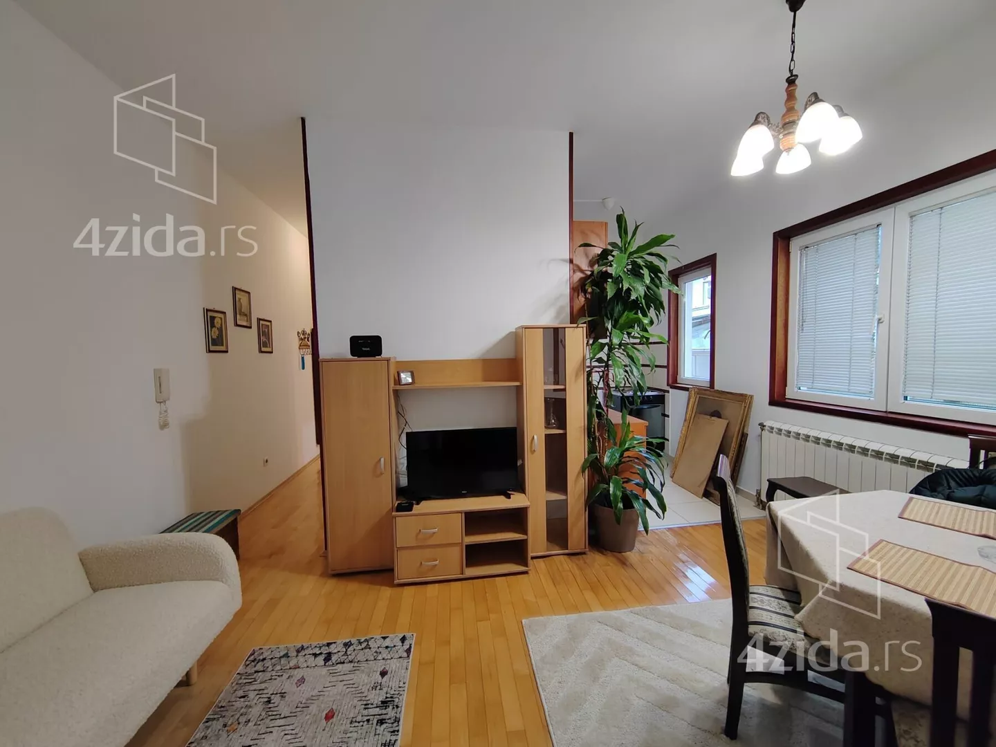 Jednoiposoban stan | 4zida