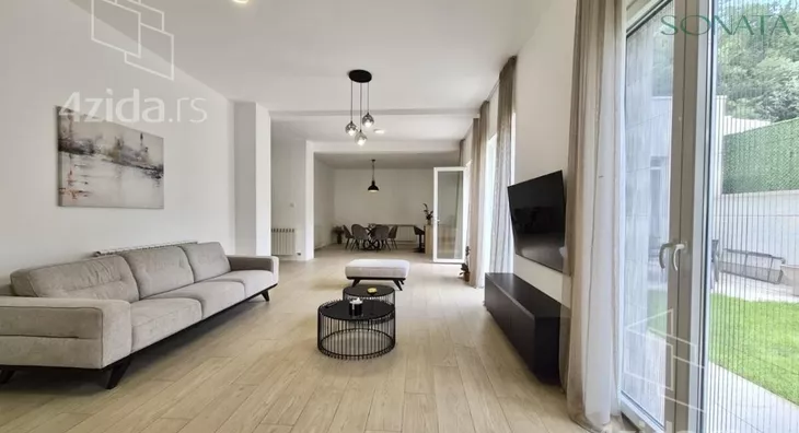 Šestosoban stan | 4zida