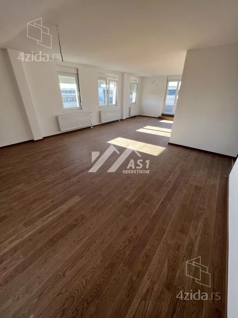 Šestosoban stan | 4zida