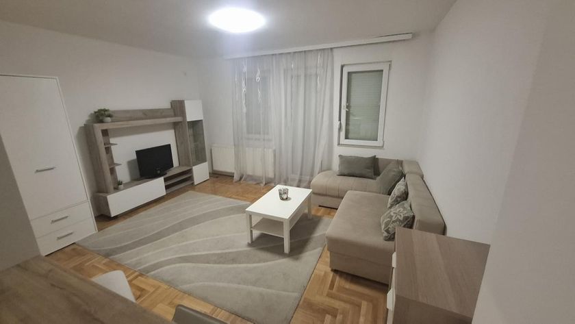 Garsonjera, Novi Sad