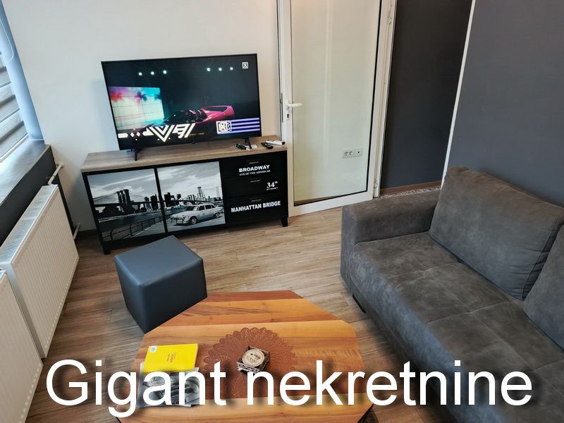 Jednoiposoban stan