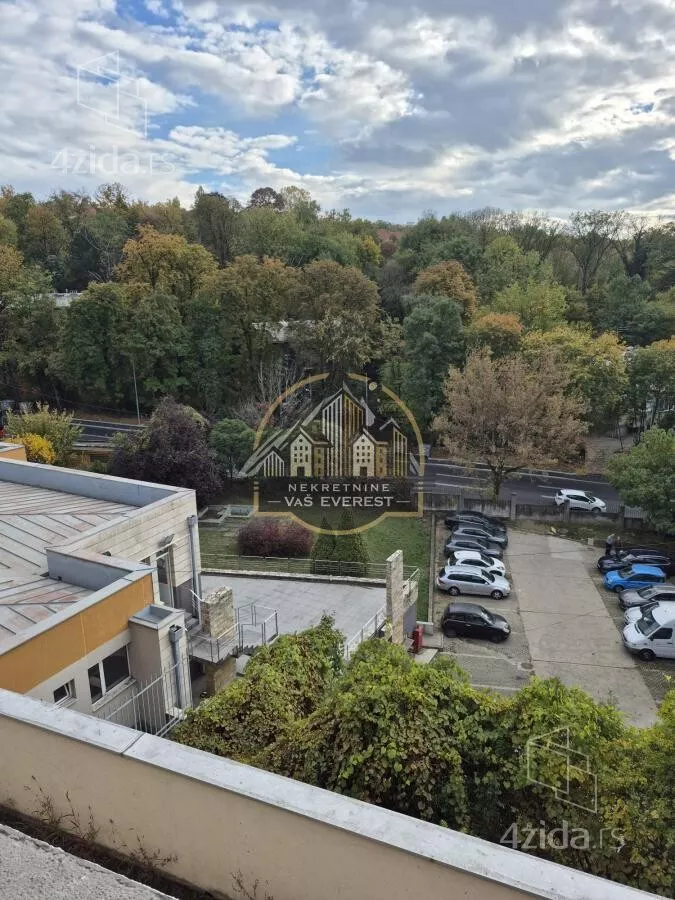 Poslovna zgrada | 4zida