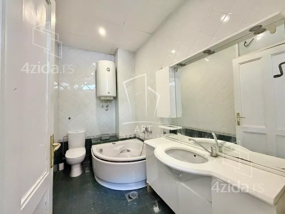 Četvoroiposoban stan | 4zida