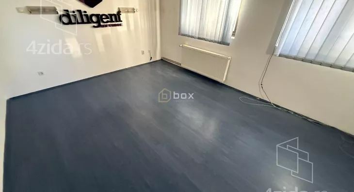 Poslovna zgrada | 4zida