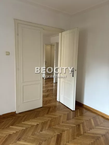 Trg Nikole Pašića | 4zida.rs