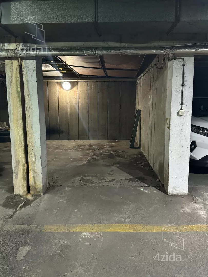 Parking | 4zida