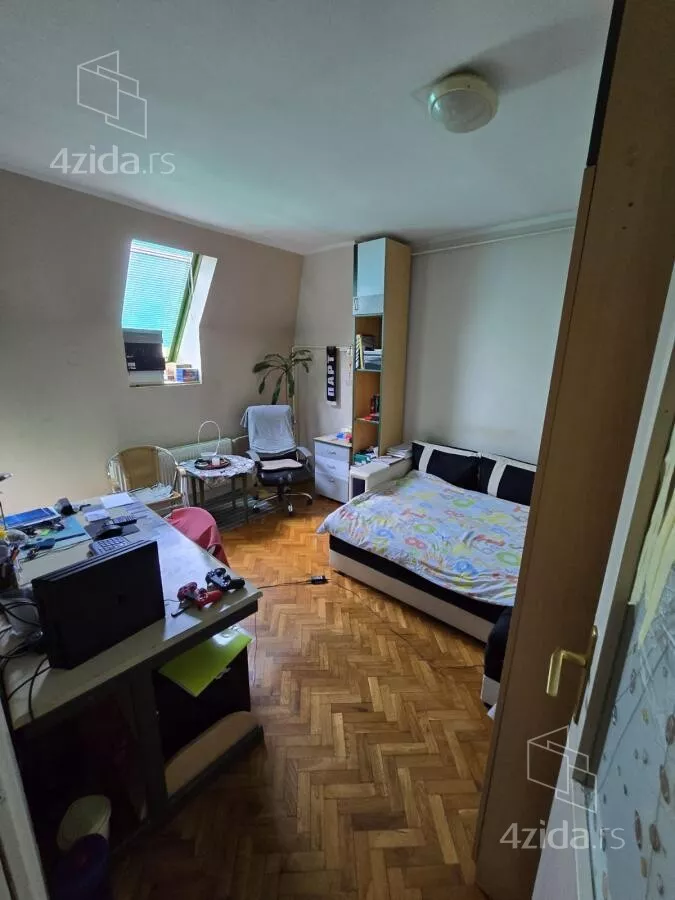Četvoroiposoban stan | 4zida