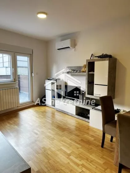 Autokomanda | 4zida.rs