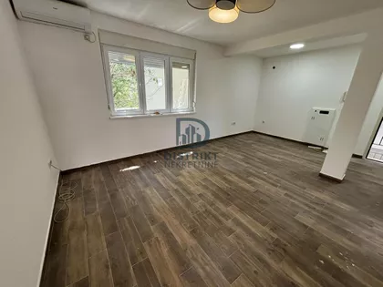 Crveni Pevac | 4zida.rs