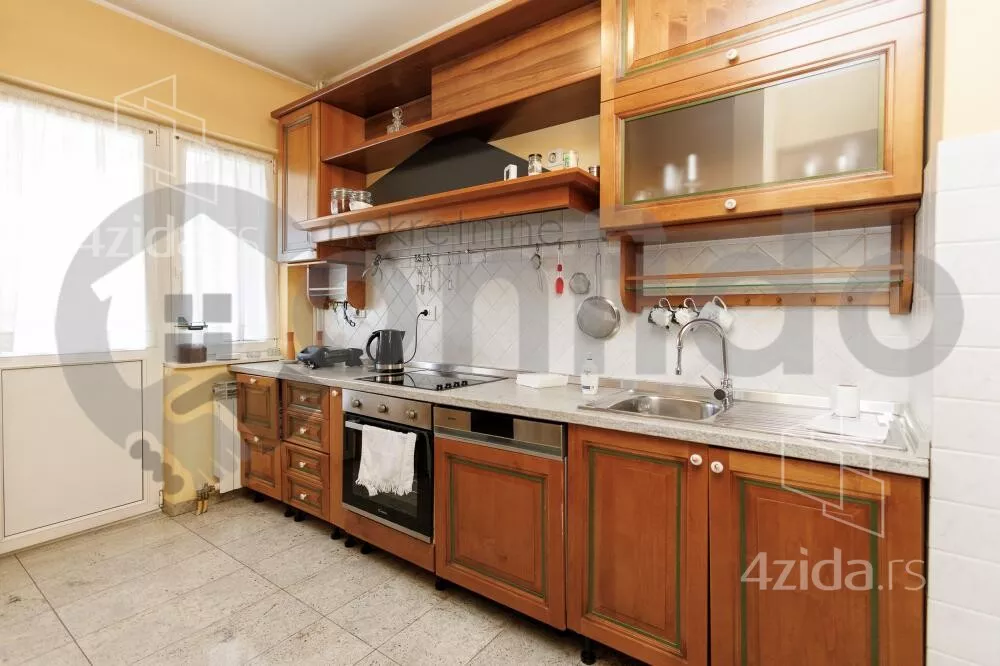 Petosoban stan | 4zida