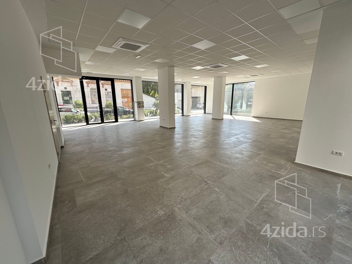 Сдаются в аренду офисные помещения, Vuka Karadžića, €8, 180m² — фото
