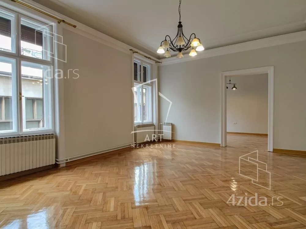 Šestoiposoban stan | 4zida