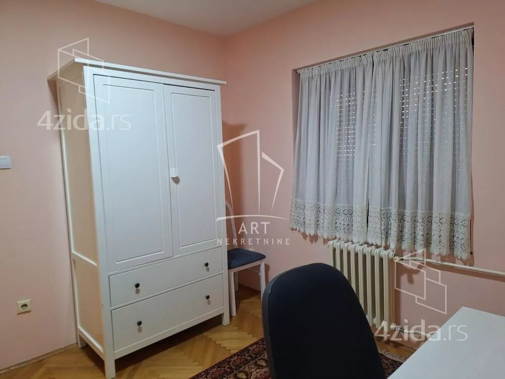 Petosoban stan | 4zida