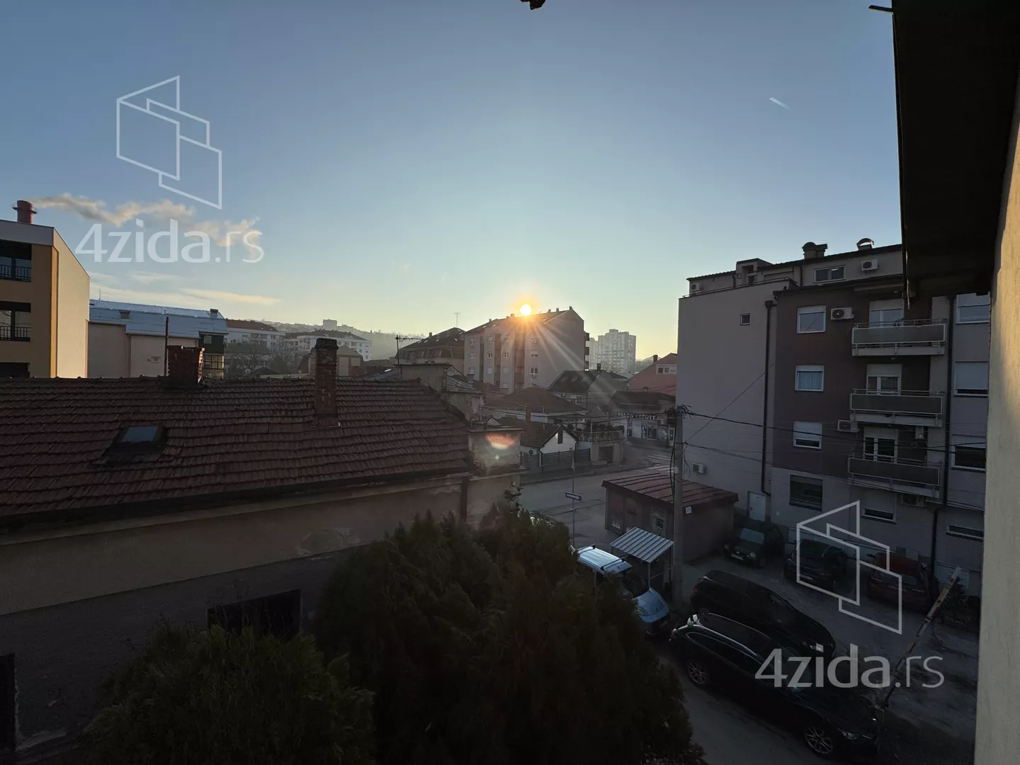 Četvoroiposoban stan | 4zida