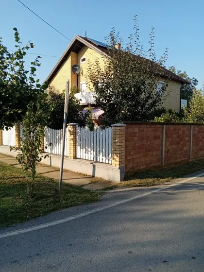 Ivana Milutinovića | 4zida.rs