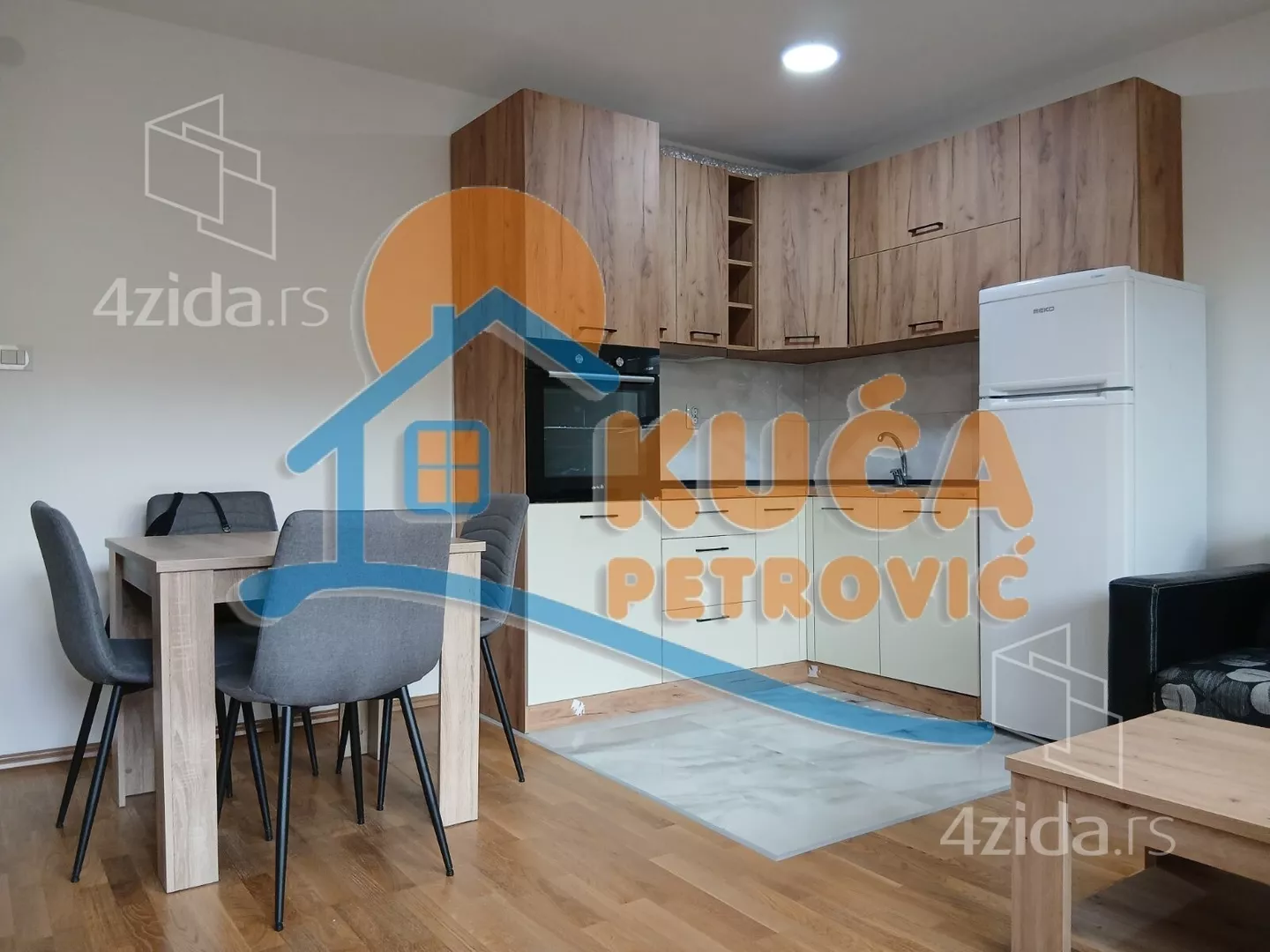 Jednoiposoban stan | 4zida