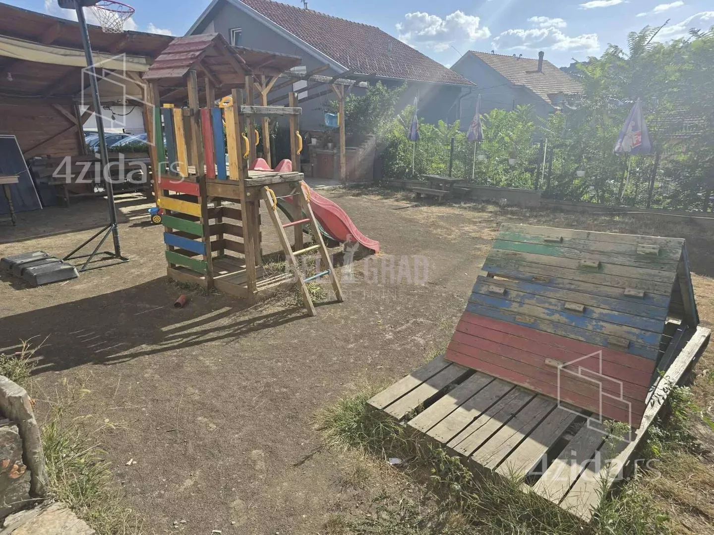 Troiposoban stan | 4zida