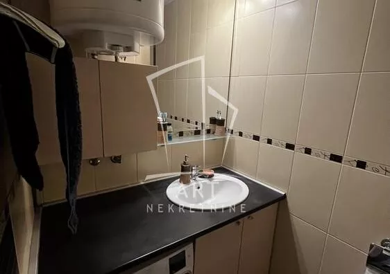 Šestosoban stan | 4zida