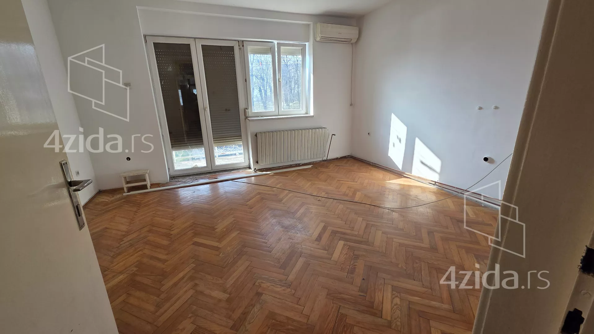 Sedmosoban stan | 4zida