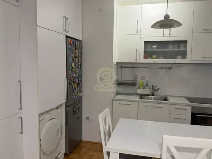 Crveni Pevac | 4zida.rs