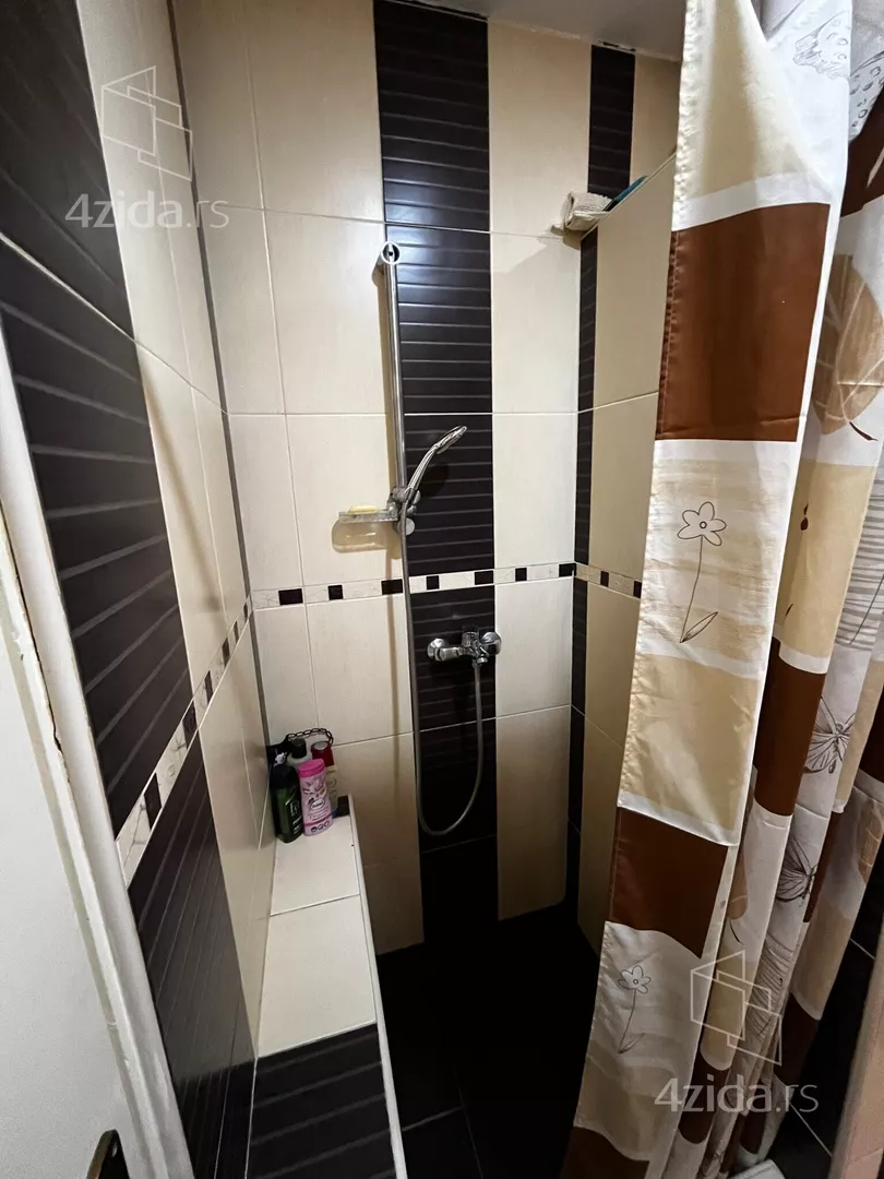 Šestosoban stan | 4zida