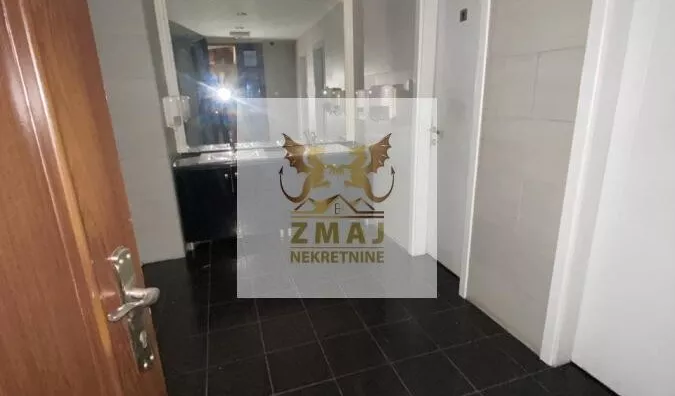 Poslovna zgrada | 4zida