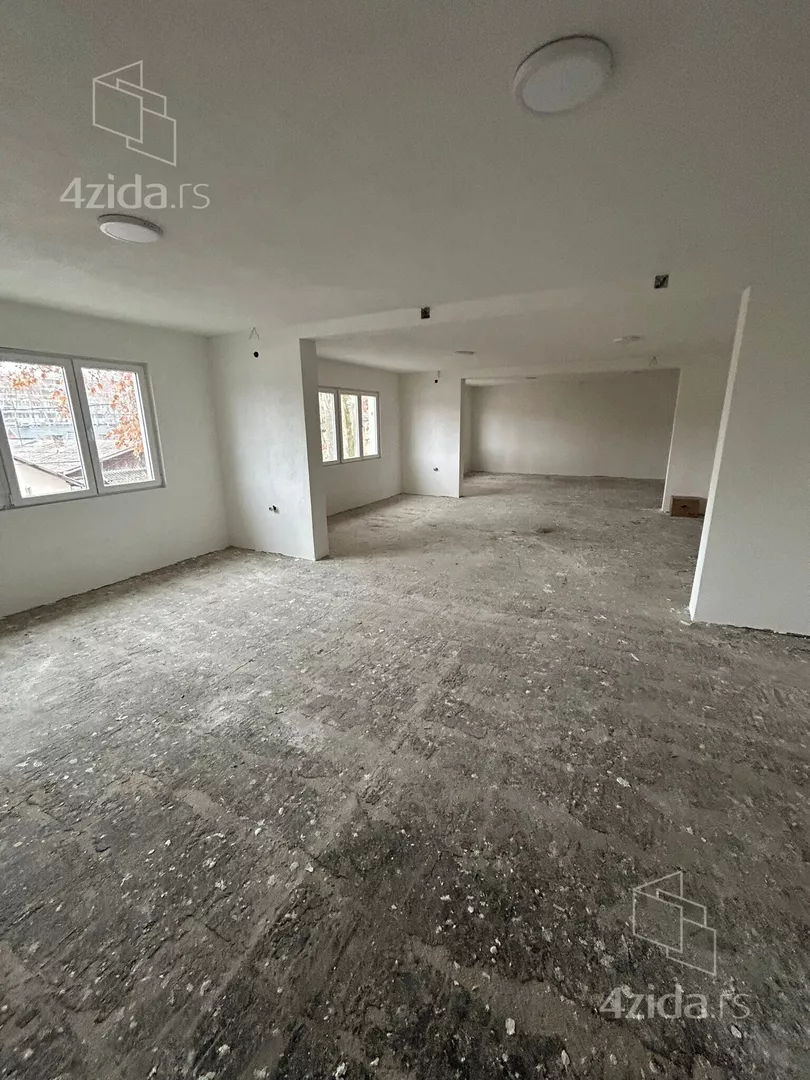 Poslovna zgrada | 4zida