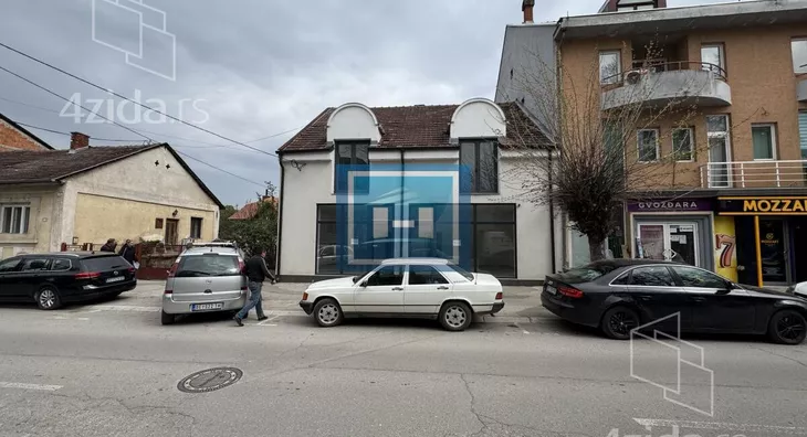 Lokal | 4zida