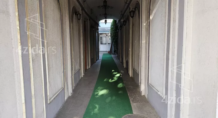 Poslovna zgrada | 4zida