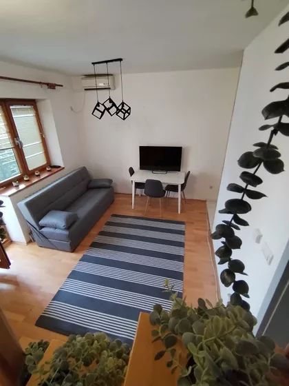 Železnička 9 | 4zida.rs