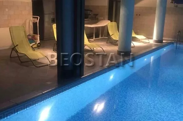 Šestoiposoban stan | 4zida