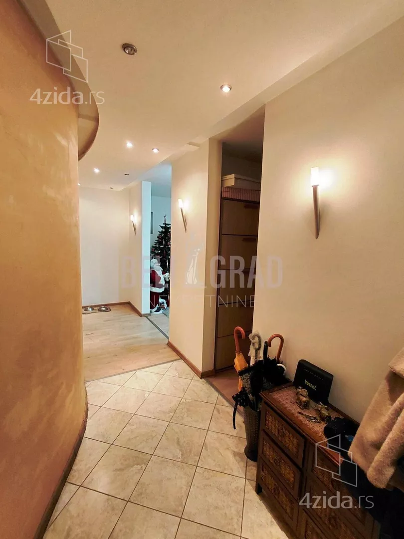 Četvoroiposoban stan | 4zida